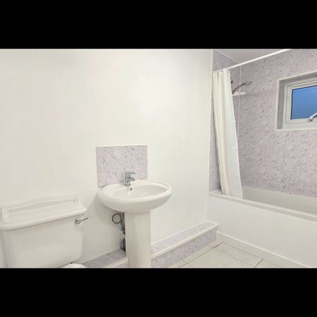 2 Bed Flat, Lovell Park Hill, LS7 - Photo 4