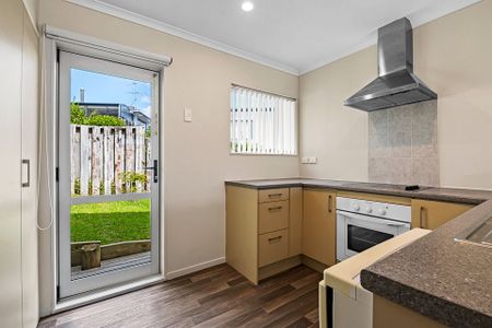 Charming 2BR Home in Bayview! - Photo 5