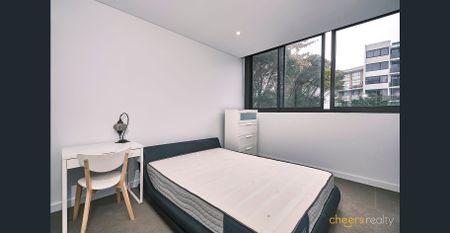 Fully furnished split level apartment in Waterloo!! - Photo 2