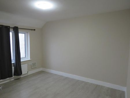 4 bedroom end of terrace house to rent - Photo 2
