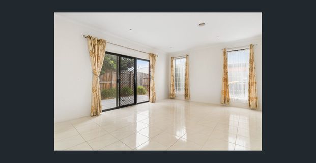 Stunning 4 bedroom home FHSZ - close to all amenities - Photo 1