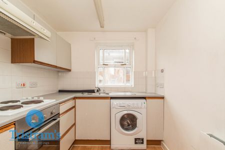References Pending - 2 bed Flat - Photo 5