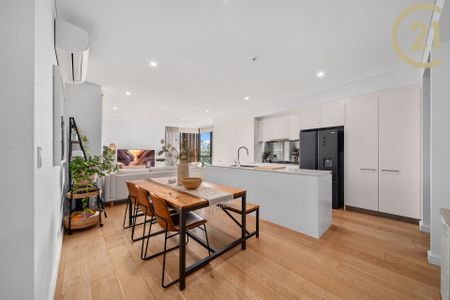 The Mile One Luminary: Radiant & Refined Two-Bedroom Oasis - Open Wednesday 5pm - Photo 3