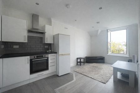 1 Bed Flat, Portswood Road, SO17 - Photo 4