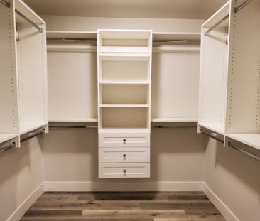 Bright, Open Concept Upper! - Photo 4