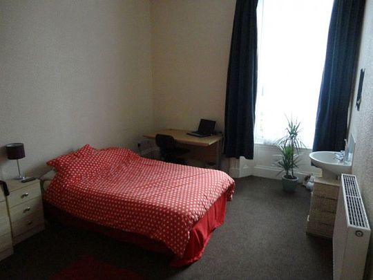 16 Bedrooms - Student House - Bradford - Photo 1