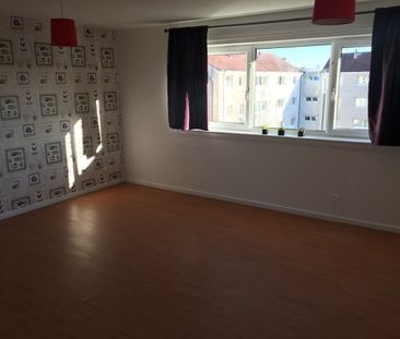 3 Bed Flat, Napier Place, G51 - Photo 1