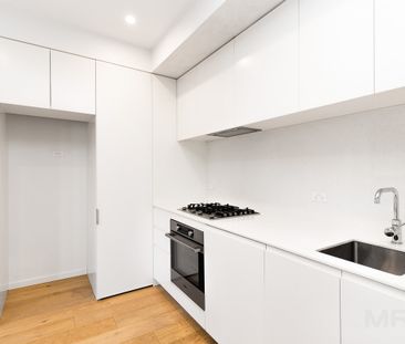 Stylish one-bedroom living in the heart of Hawthorn - Photo 2