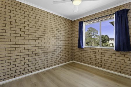 Top floor apartment with views of the golf club - Photo 5