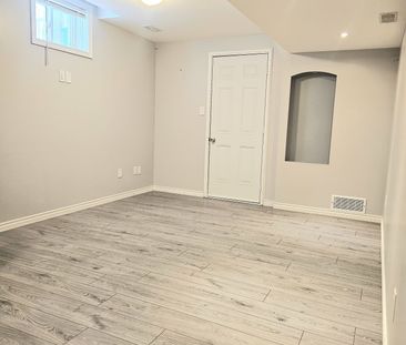 For Lease - 43 Naylor Drive, Bradford West Gwillimbury, Ontario - Photo 2