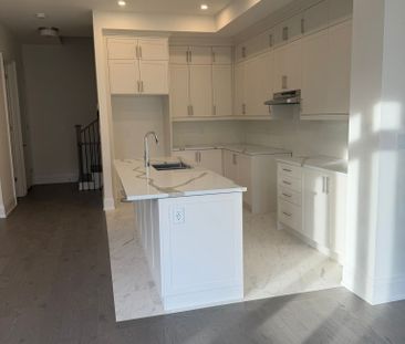 For Lease - 3315 TAHA Gardens, Oakville, Ontario - Photo 5