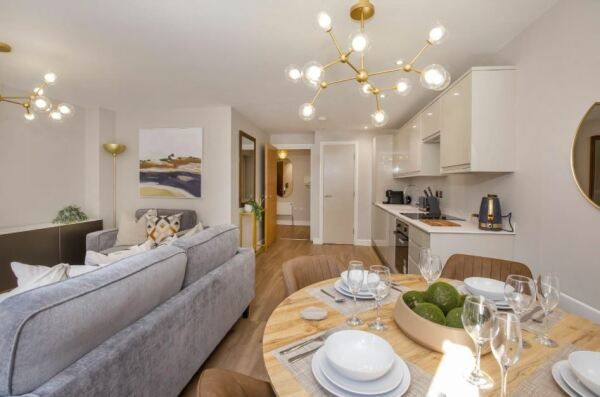 Flat 7, Crescent Court off Blossom Street - Photo 1