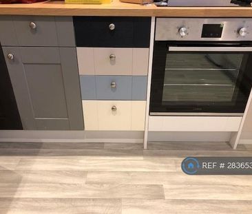 1 bedroom in a flat share to rent - Photo 5