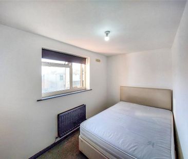 4 bedroom apartment to rent - Photo 4