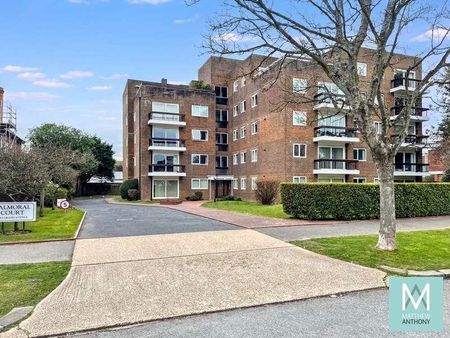 Grand Avenue, Worthing, BN11 - Photo 2