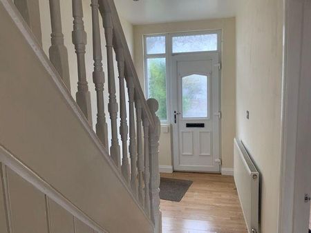 3 bedroom semi-detached house to rent - Photo 4