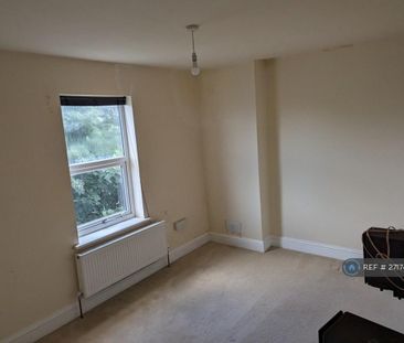 2 bedroom semi-detached house to rent - Photo 6