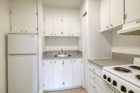 1975 Maisonneuve Blvd West, Montréal, QC - Photo 3