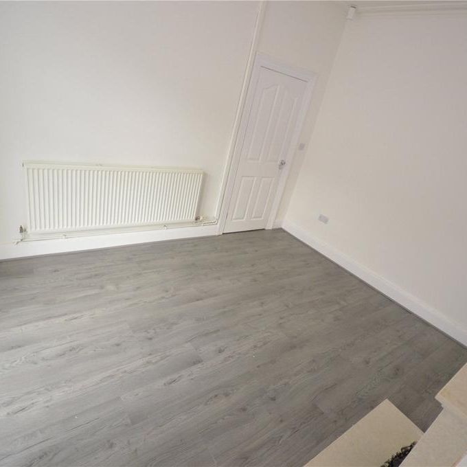 3 bedroom end of terrace house to rent - Photo 1