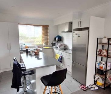 Lovely Townhouse in the Great Hobsonville Community - Photo 2