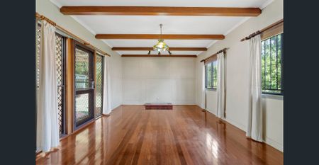 Homely 3 Bedrooms with Beautiful Backyard in Prime Upper Mount Gravatt Location - Photo 2