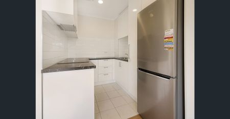 Cosy 1 bedroom apartment with carspace - Photo 2