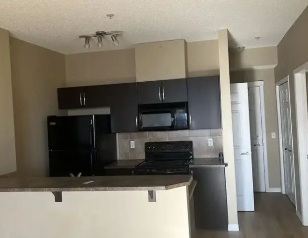 Cozy super convenient heated garage Condo | 1727 54 St SE, Calgary - Photo 1