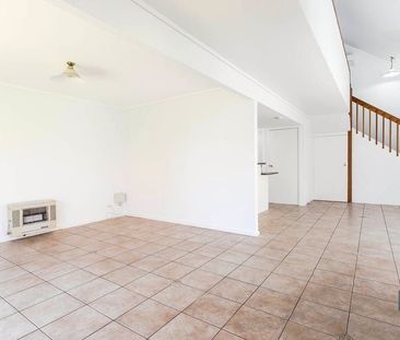 Spacious, modern townhouse tucked away in a quiet group - Photo 5