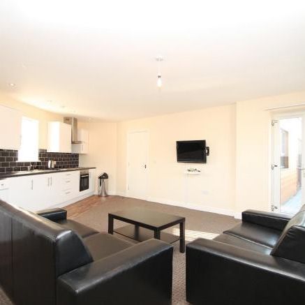 3 bedroom flat to rent - Photo 1