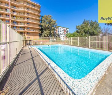 LARGE 3 BEDROOM UNIT IN GOOD STREET - Photo 6