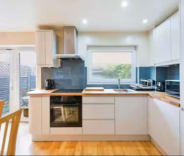 St. Michaels Close, London, E16 - Photo 6