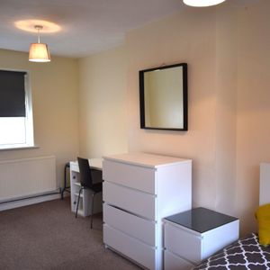 Large Double room-Horfield-Close to Hospital - Photo 2