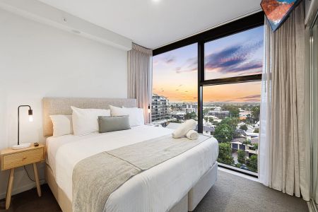 Modern furnished Mooloolaba Apartment with Panoramic Hinterland Views - Photo 5