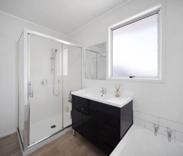 CLOVER PARK, 3 BEDROOMS - Photo 6