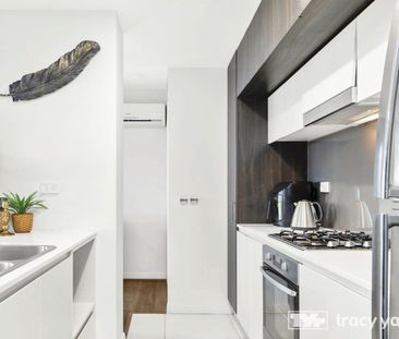 Contemporary Apartment with Stunning Views & Prime Location - Photo 6