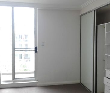 Near new Modern 1 bedroom plus 1 study room apartment only $540 per... - Photo 1