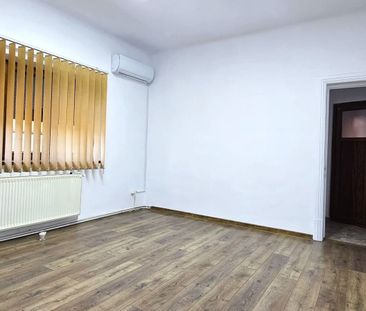 Apartament in vila, 4 camere, nemobilat, zona Hala Traian/Calarasilor - Photo 4