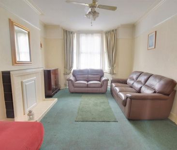 CENTRAL WATFORD - Photo 2