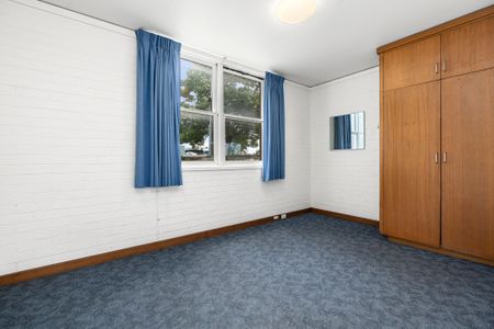 Centrally Located, Ground Floor Apartment - Hospital Precinct - Photo 2