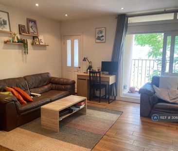 3 bedroom maisonette to rent - Photo 2