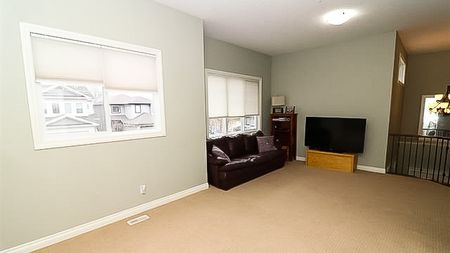 Beautiful Walkout Backing A Pond In The Hamptons.Pets Negotiable. - Photo 4