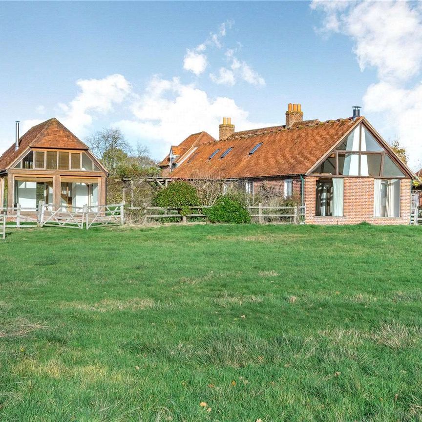 Stylish barn conversion with characterful living area . Set in an idyllic setting with a detached studio/home office. - Photo 1