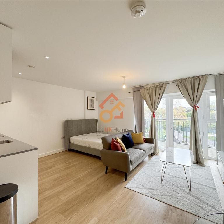 Studio to rent - Photo 1