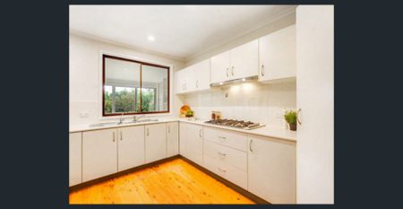 Charming Cottage on a Parkland Block . - Photo 2