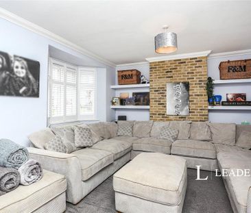 4 bedroom semi-detached house to rent - Photo 3