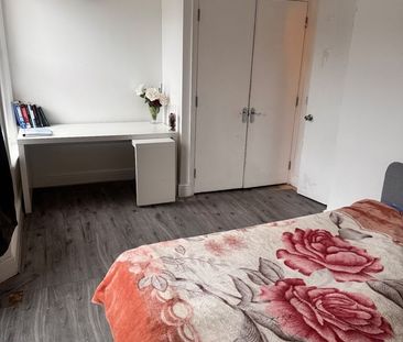 Room in a Shared House, Clovelly Road, W4 - Photo 4