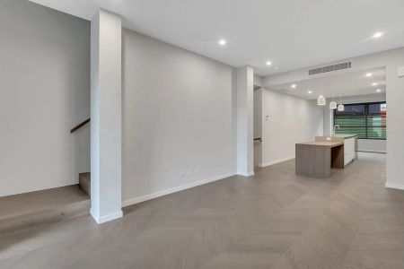 Welcome to 7B Nelson Place - A stunning contemporary residence that captures the relaxed elegance of Bayside living. Available 24/11/2025. - Photo 4