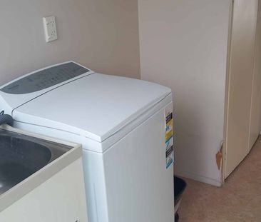 Two Bedroom Sunny Townhouse - Photo 5