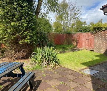 70 Lawnmount Crescent, Lisburn, BT27 4TU - Photo 3