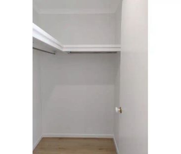 “Three Bedroom Townhome” - Photo 4